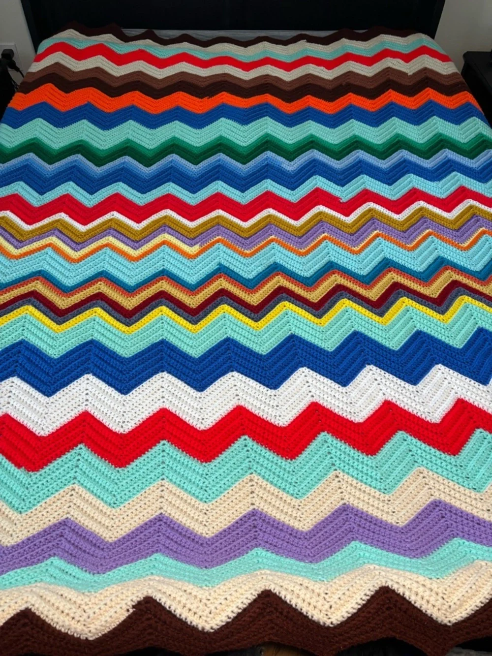 Vintage MCM 1970s Rainbow ZigZag Chevron Afghan Granny Core Blanket Throw 72x52”